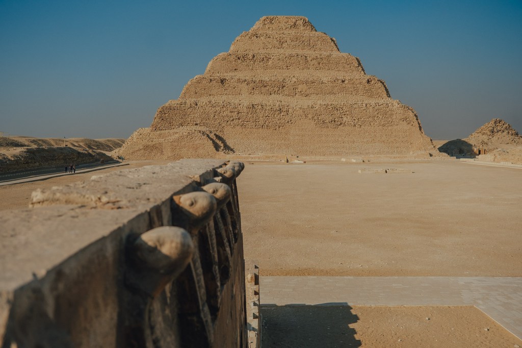 Voyage dans le temps aux pyramides de Saqqarah et de Dahchour