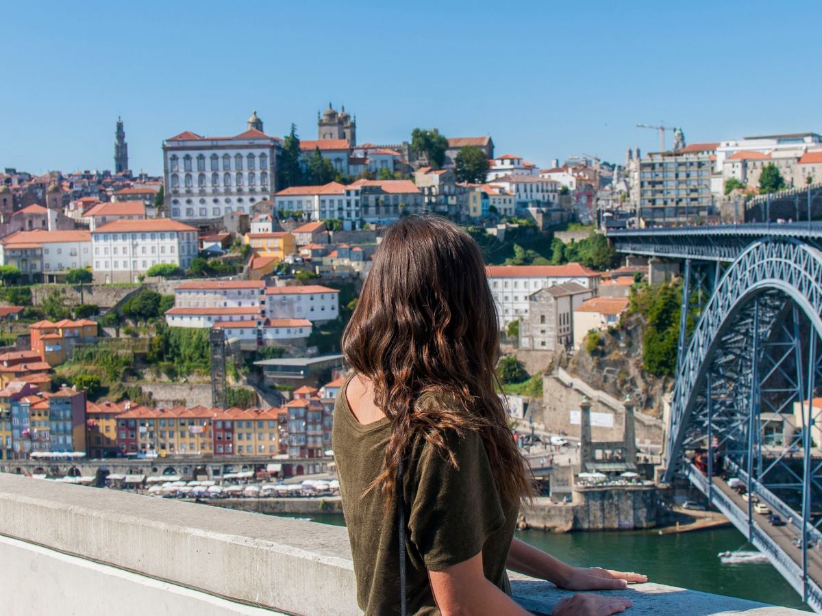 Astuces pour adapter sa routine capillaire en&nbsp;voyage